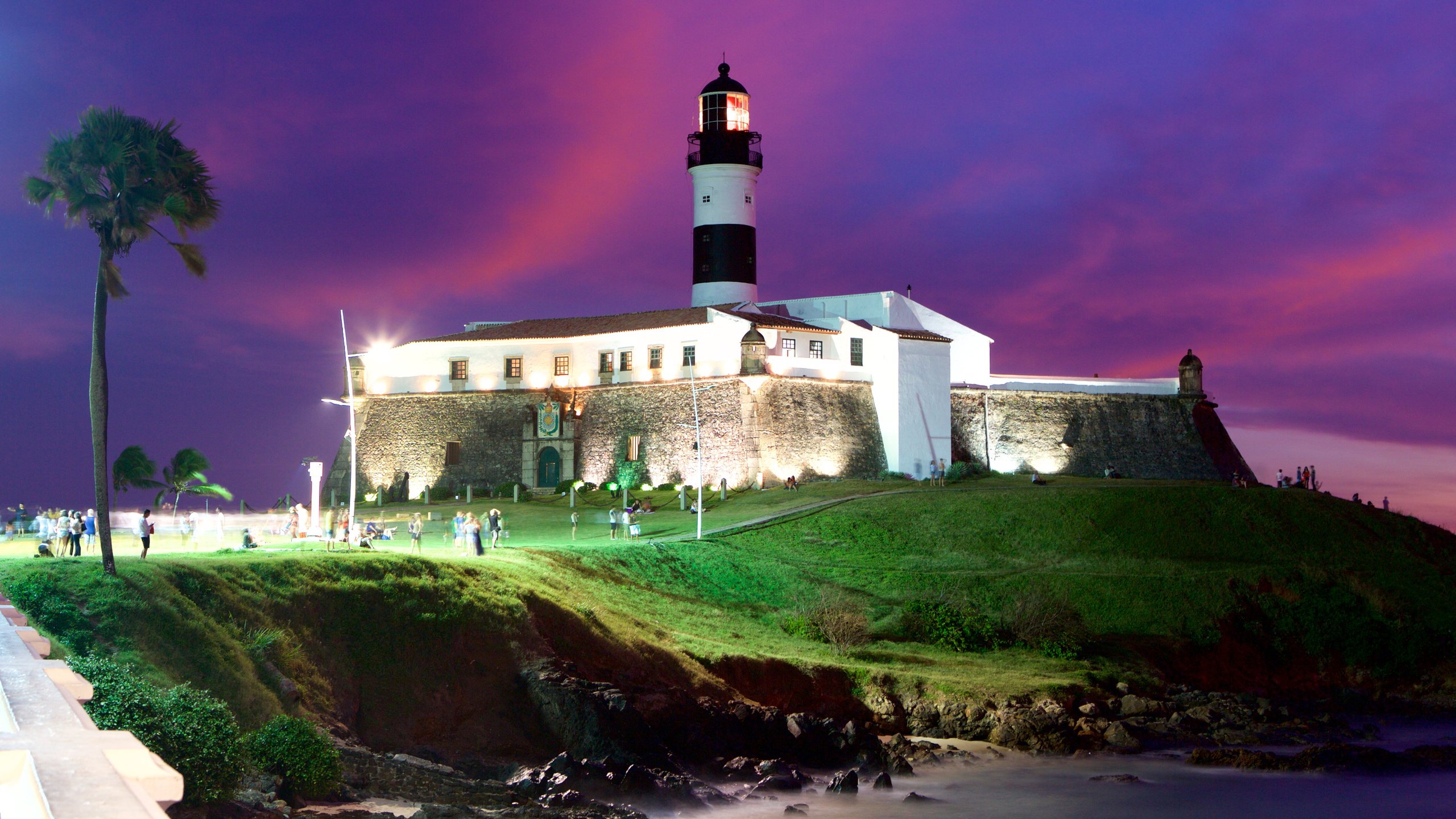 https://mdw-travel-data-us-east-1.s3.amazonaws.com/img/country/Brazil/Farol-da-Barra/img_02.jpg
