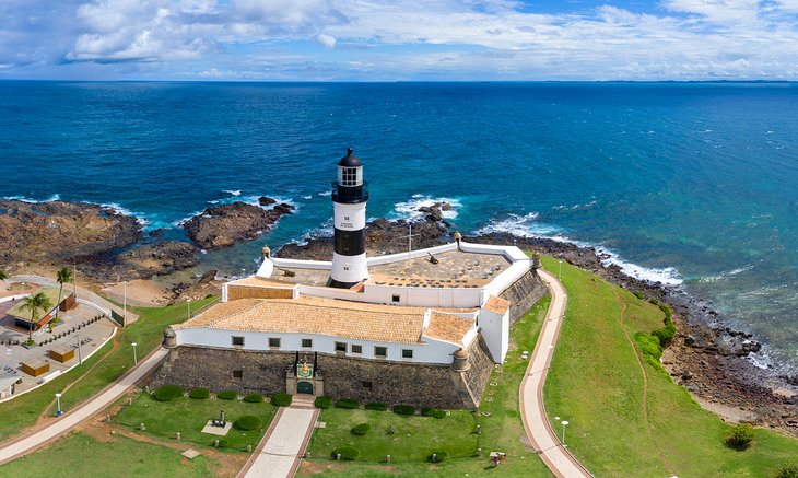 https://mdw-travel-data-us-east-1.s3.amazonaws.com/img/country/Brazil/Farol-da-Barra/img_03.jpg