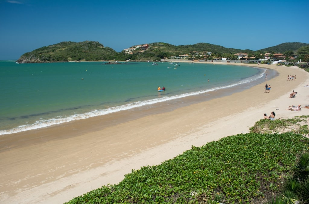 https://mdw-travel-data-us-east-1.s3.amazonaws.com/img/country/Brazil/Ferradura-Beach/img_03.jpg