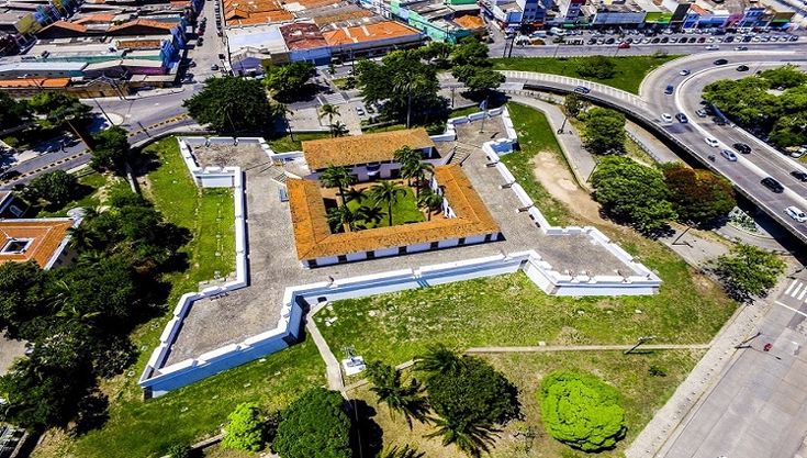 https://mdw-travel-data-us-east-1.s3.amazonaws.com/img/country/Brazil/Forte-das-Cinco-Pontas/img_00.jpg