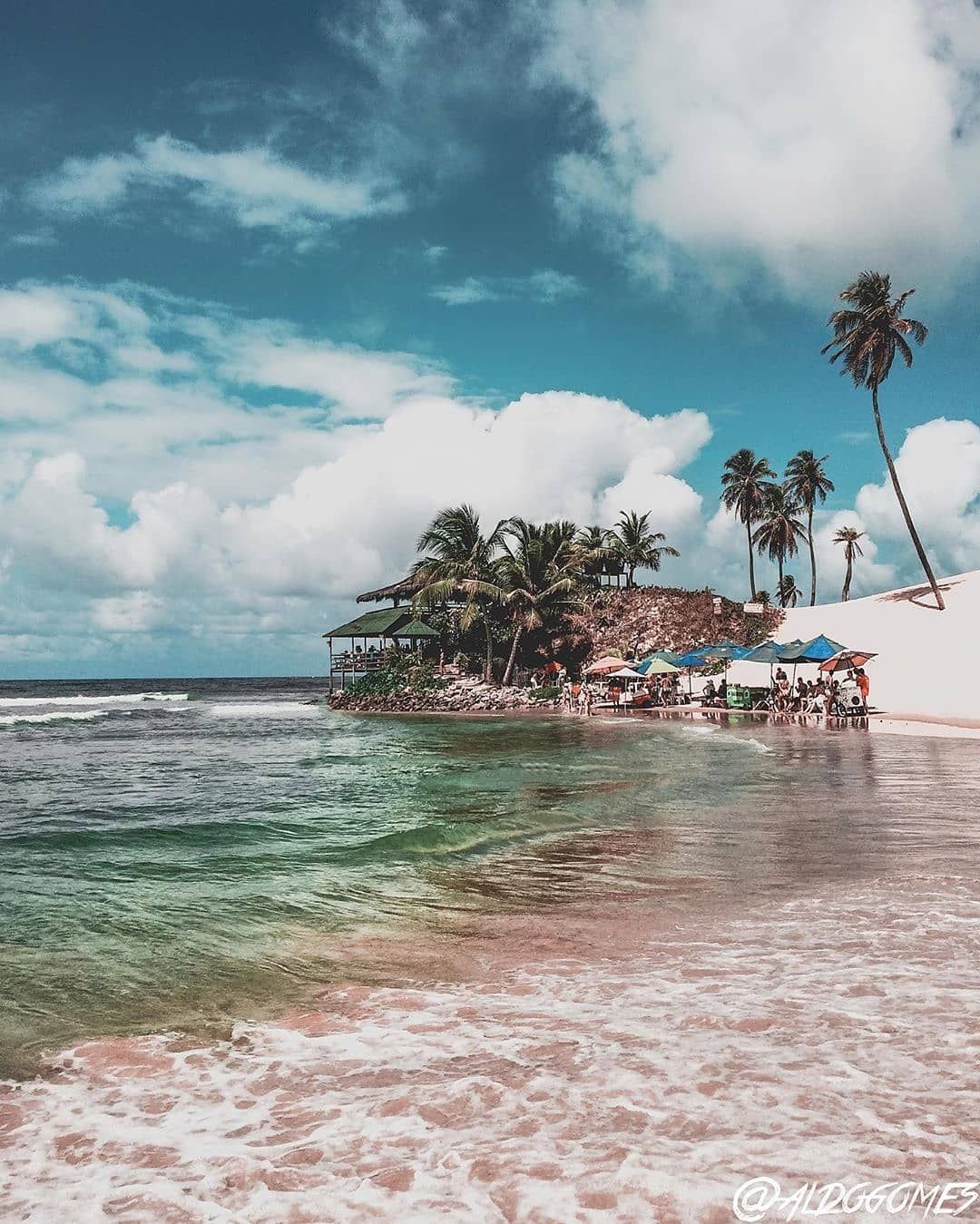 https://mdw-travel-data-us-east-1.s3.amazonaws.com/img/country/Brazil/Genipabu-Beach/img_03.jpg