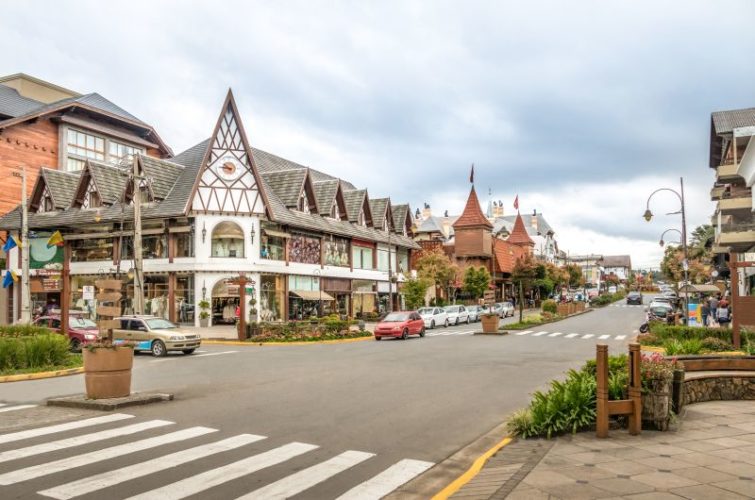 https://mdw-travel-data-us-east-1.s3.amazonaws.com/img/country/Brazil/Gramado-Covered-Street/img_00.jpg