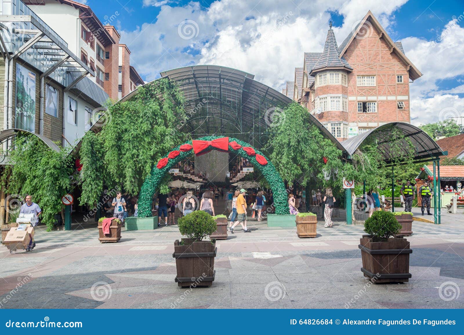 https://mdw-travel-data-us-east-1.s3.amazonaws.com/img/country/Brazil/Gramado-Covered-Street/img_01.jpg