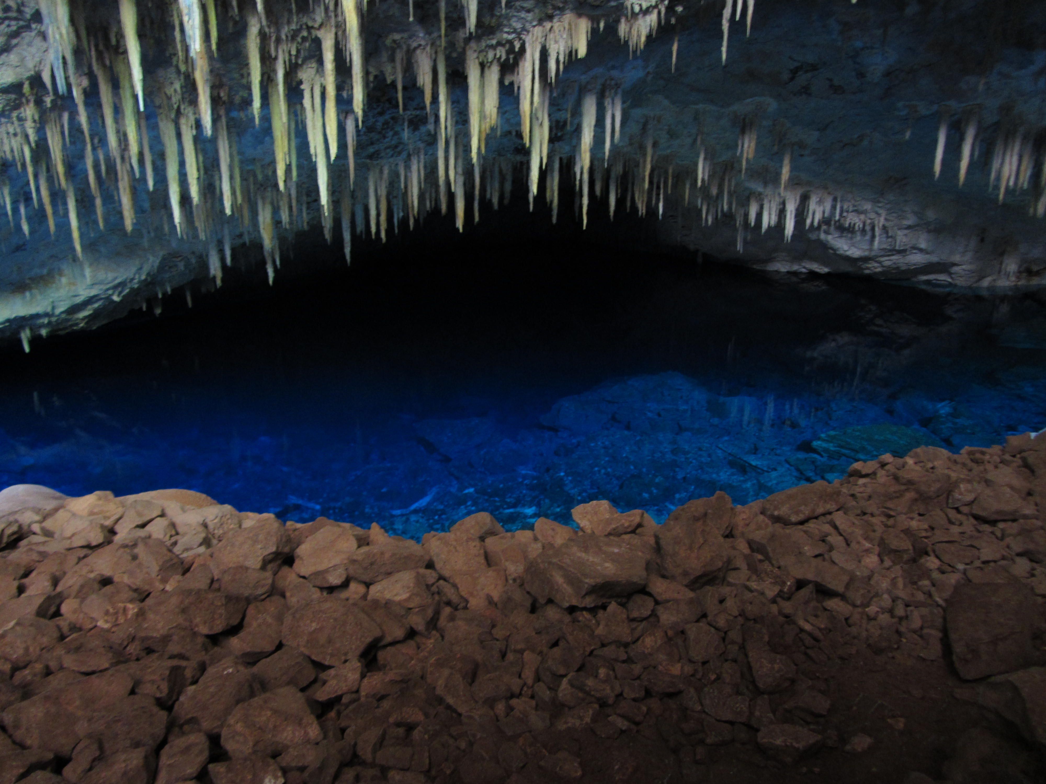 https://mdw-travel-data-us-east-1.s3.amazonaws.com/img/country/Brazil/Gruta-do-Lago-Azul/img_02.jpg