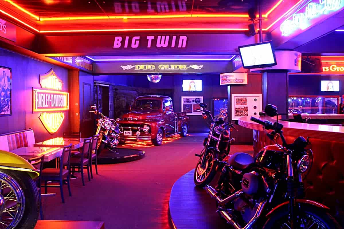 https://mdw-travel-data-us-east-1.s3.amazonaws.com/img/country/Brazil/Harley-Motor-Show/img_00.jpg
