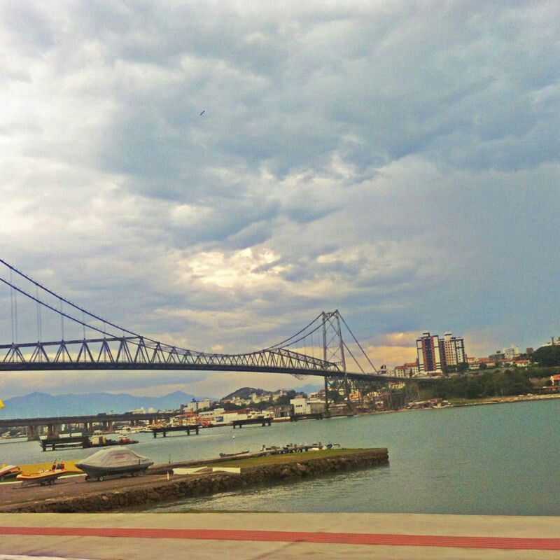 https://mdw-travel-data-us-east-1.s3.amazonaws.com/img/country/Brazil/Hercilio-Luz-Bridge/img_03.jpg