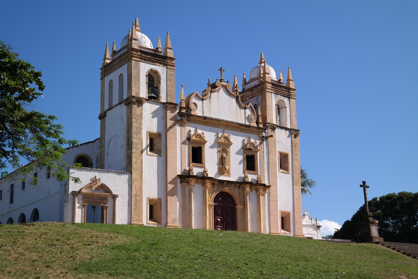 https://mdw-travel-data-us-east-1.s3.amazonaws.com/img/country/Brazil/Igreja-Matriz-Nossa-Senhora-do-Carmo/img_01.jpg