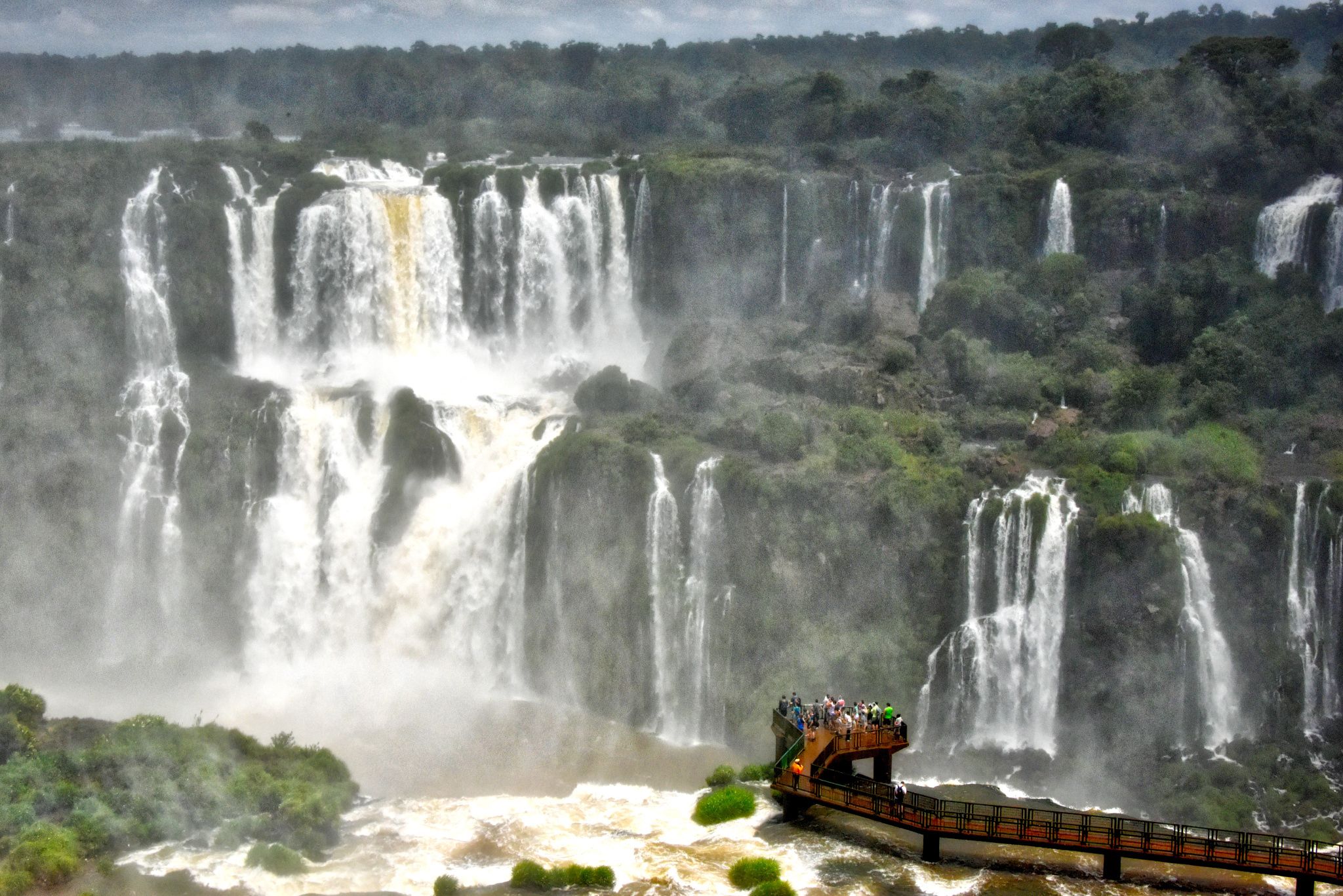 https://mdw-travel-data-us-east-1.s3.amazonaws.com/img/country/Brazil/Iguacu-Falls/img_03.jpg