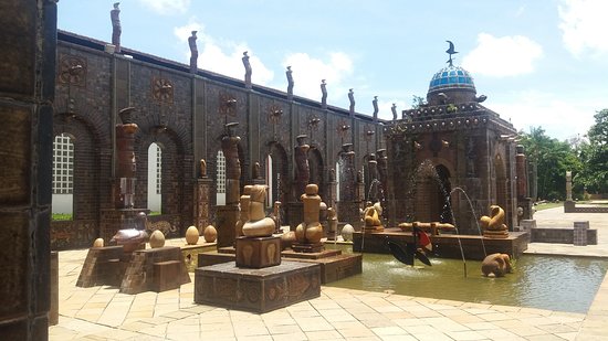 https://mdw-travel-data-us-east-1.s3.amazonaws.com/img/country/Brazil/Instituto-Ricardo-Brennand/img_01.jpg