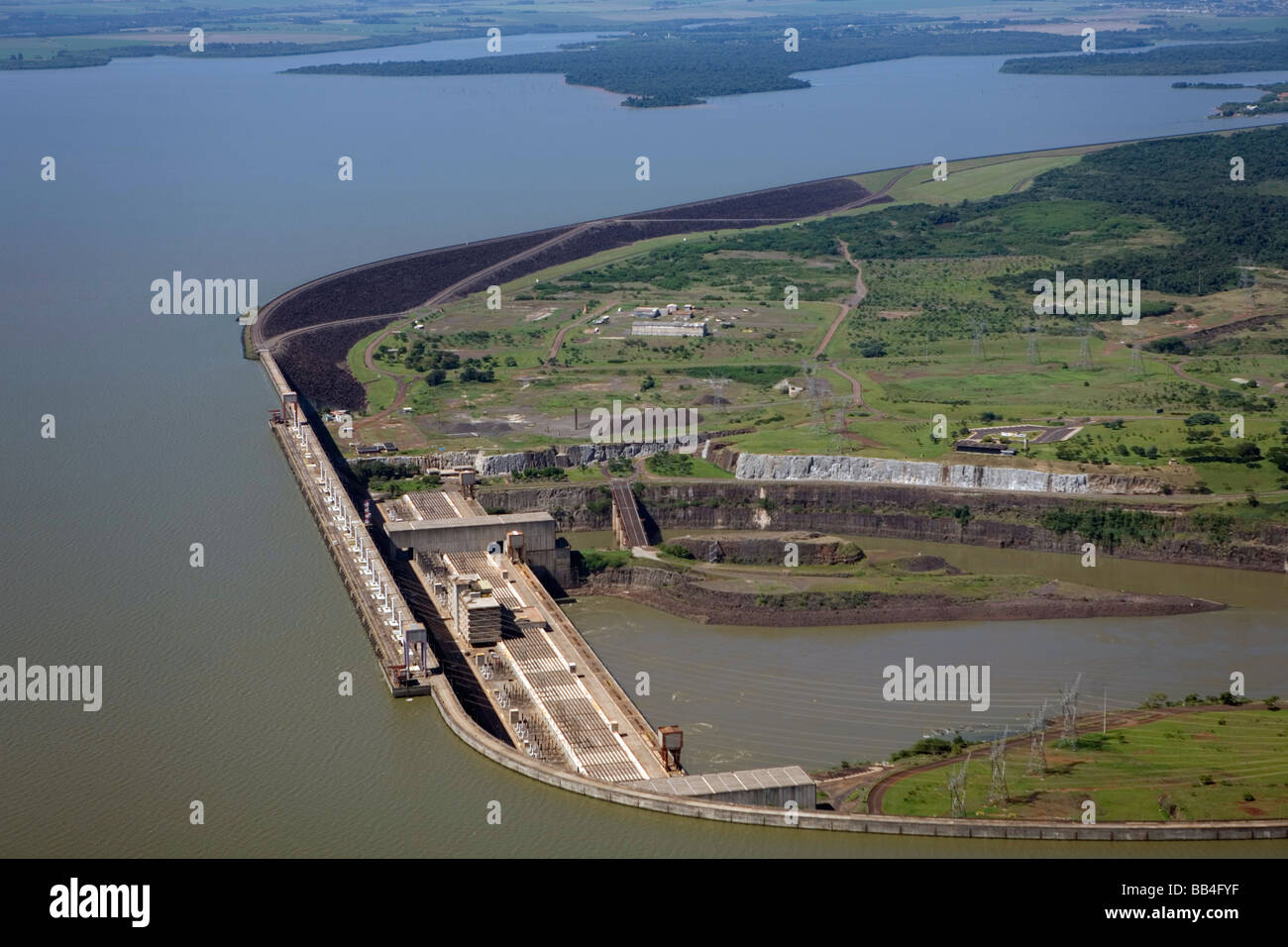 https://mdw-travel-data-us-east-1.s3.amazonaws.com/img/country/Brazil/Itaipu-Dam/img_02.jpg