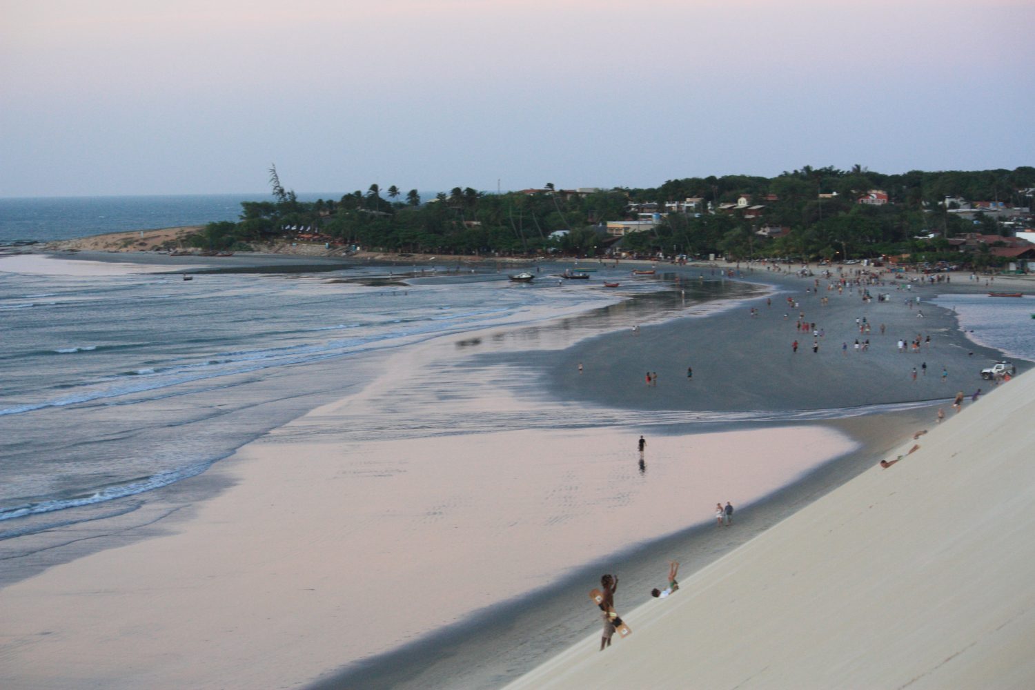 https://mdw-travel-data-us-east-1.s3.amazonaws.com/img/country/Brazil/Jericoacoara-Beach/img_03.jpg