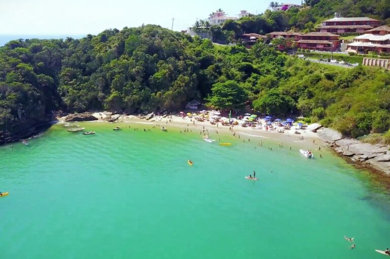 https://mdw-travel-data-us-east-1.s3.amazonaws.com/img/country/Brazil/Joao-Fernandinho-Beach/img_01.jpg