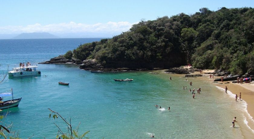 https://mdw-travel-data-us-east-1.s3.amazonaws.com/img/country/Brazil/Joao-Fernandinho-Beach/img_02.jpg