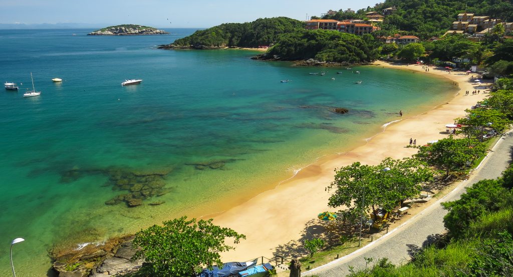 https://mdw-travel-data-us-east-1.s3.amazonaws.com/img/country/Brazil/Joao-Fernandinho-Beach/img_03.jpg