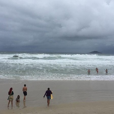 https://mdw-travel-data-us-east-1.s3.amazonaws.com/img/country/Brazil/Joaquina-Beach/img_05.jpg