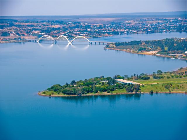 https://mdw-travel-data-us-east-1.s3.amazonaws.com/img/country/Brazil/Lago-Paranoa/img_02.jpg