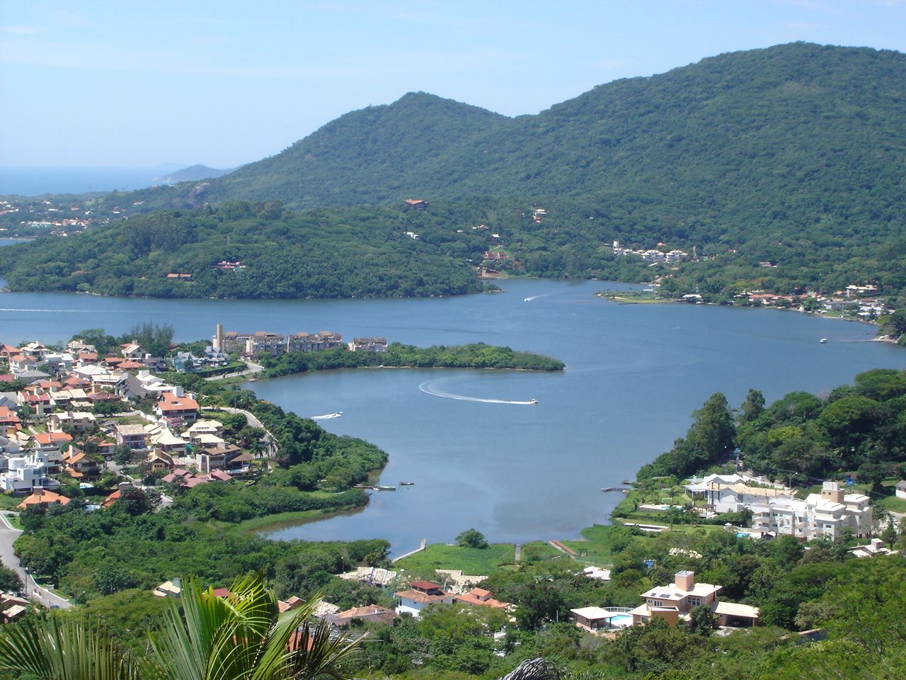https://mdw-travel-data-us-east-1.s3.amazonaws.com/img/country/Brazil/Lagoa-da-Conceicao/img_05.jpg