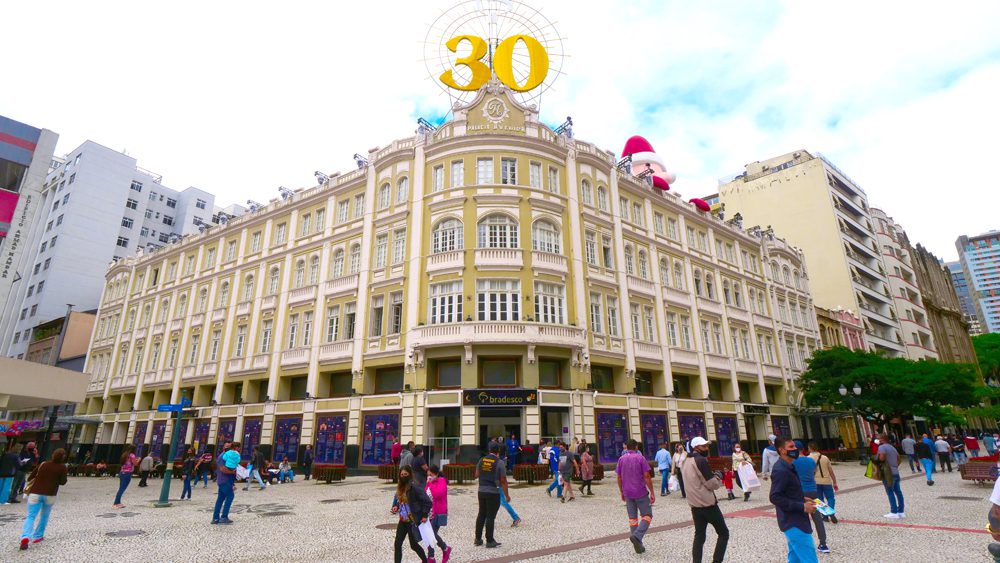 https://mdw-travel-data-us-east-1.s3.amazonaws.com/img/country/Brazil/Light-Curitiba/img_03.jpg