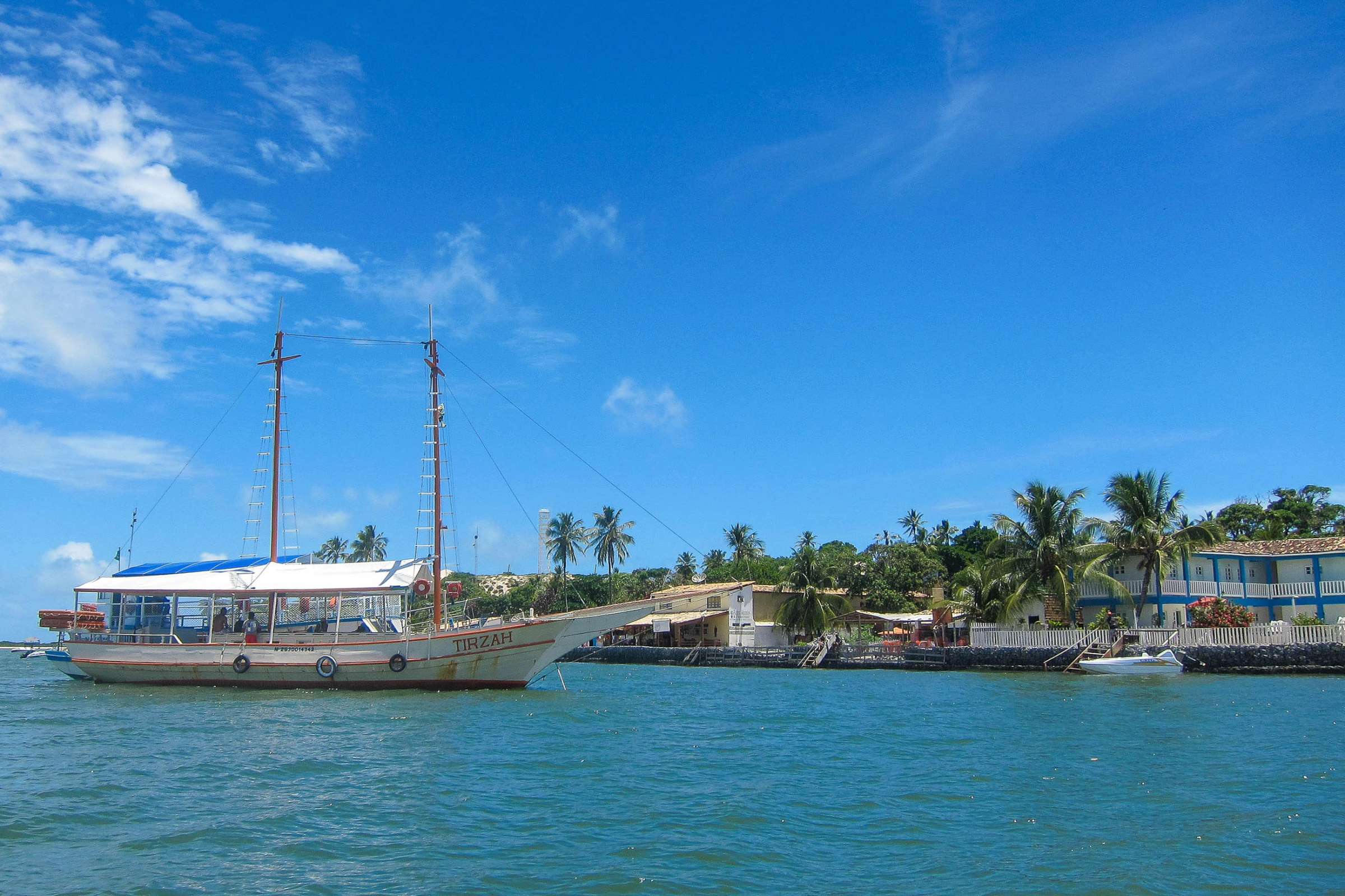 https://mdw-travel-data-us-east-1.s3.amazonaws.com/img/country/Brazil/Mangue-Seco/img_02.jpg