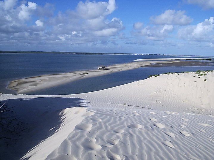 https://mdw-travel-data-us-east-1.s3.amazonaws.com/img/country/Brazil/Mangue-Seco/img_03.jpg