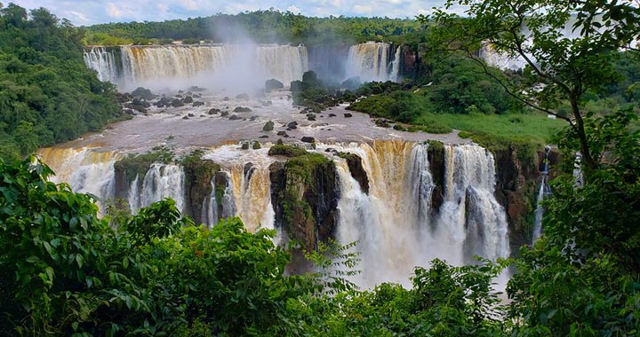 https://mdw-travel-data-us-east-1.s3.amazonaws.com/img/country/Brazil/Memorial-Polones/img_03.jpg