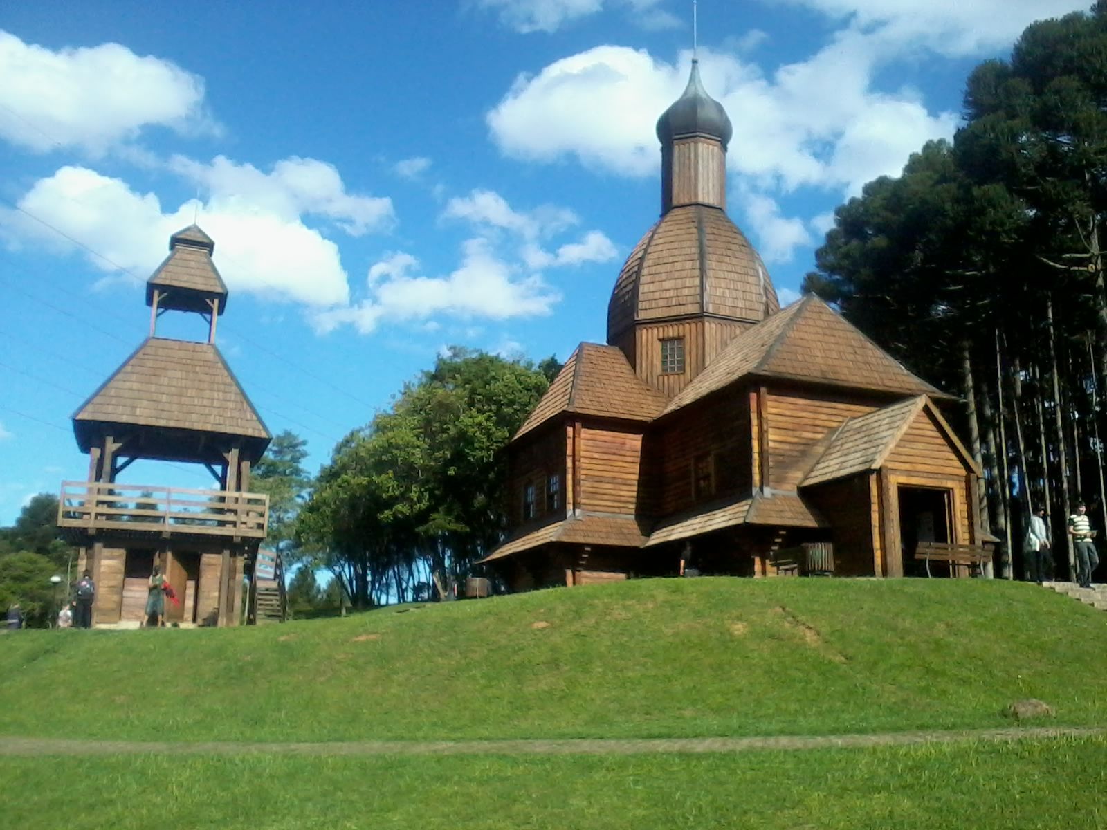 https://mdw-travel-data-us-east-1.s3.amazonaws.com/img/country/Brazil/Memorial-Ucraniano/img_00.jpg