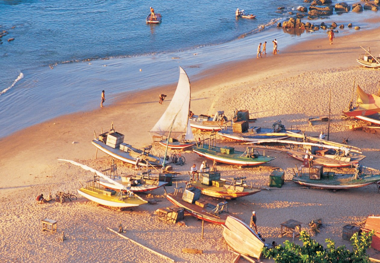 https://mdw-travel-data-us-east-1.s3.amazonaws.com/img/country/Brazil/Mucuripe-Beach/img_01.jpg
