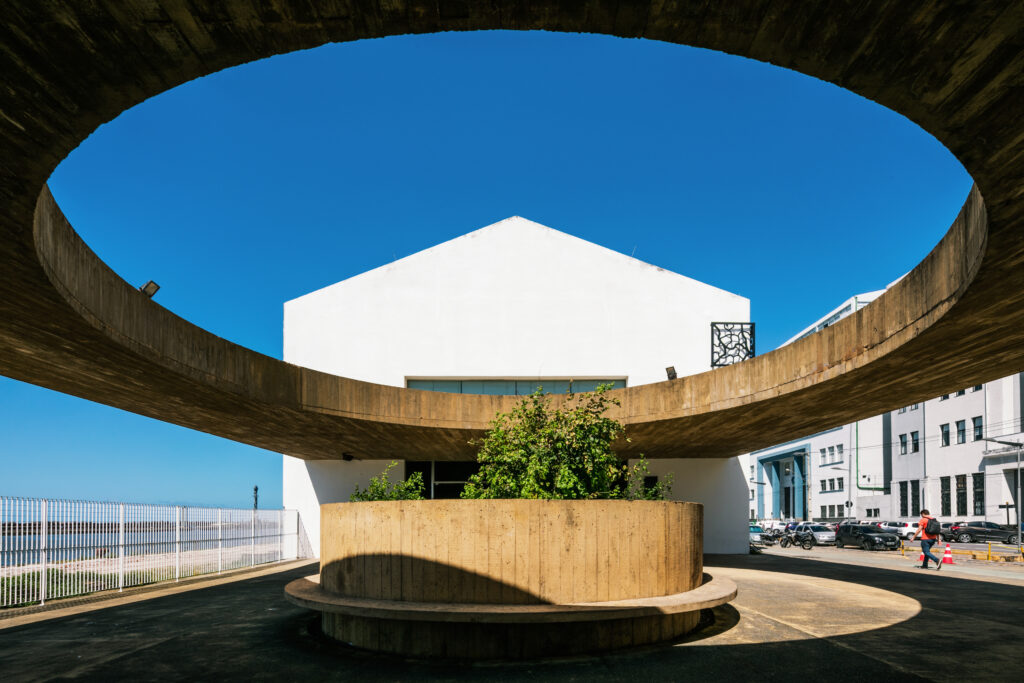 https://mdw-travel-data-us-east-1.s3.amazonaws.com/img/country/Brazil/Museu-Cais-do-Sertao/img_01.jpg