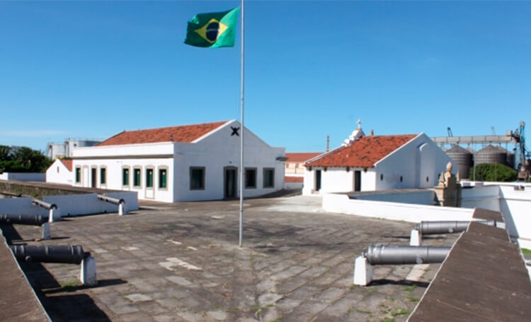 https://mdw-travel-data-us-east-1.s3.amazonaws.com/img/country/Brazil/Museu-Militar-do-Forte-do-Brum/img_01.jpg