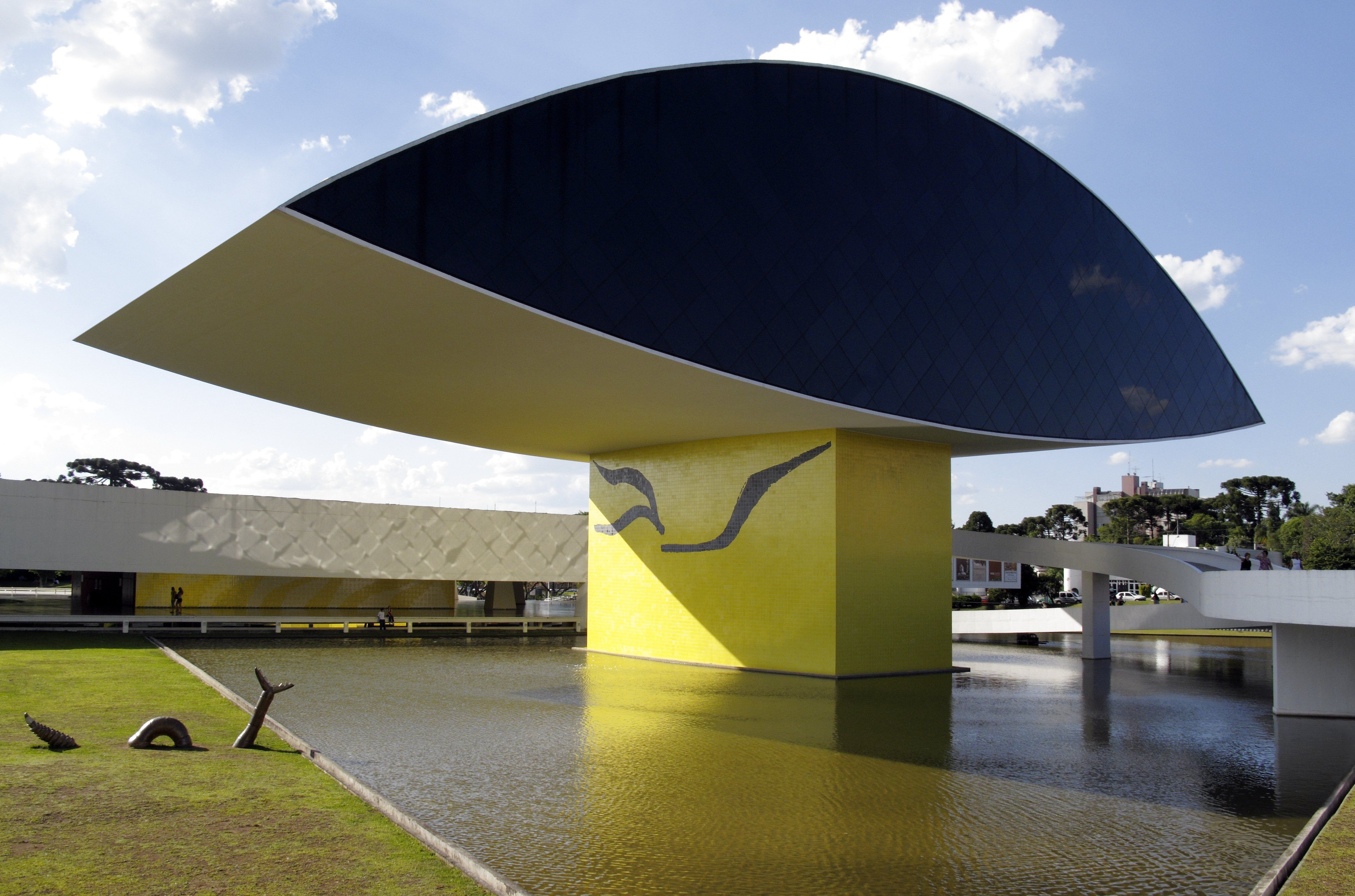 https://mdw-travel-data-us-east-1.s3.amazonaws.com/img/country/Brazil/Museu-Oscar-Niemeyer/img_01.jpg