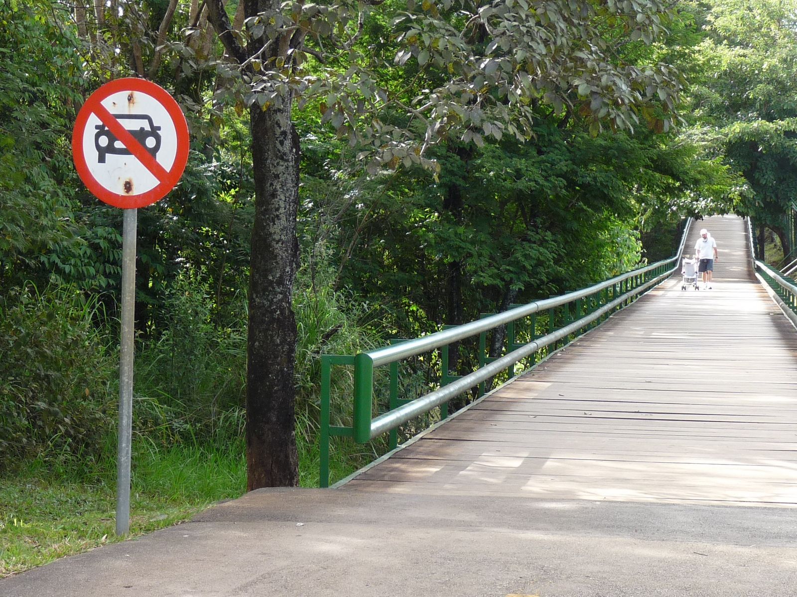 https://mdw-travel-data-us-east-1.s3.amazonaws.com/img/country/Brazil/Parque-Olhos-DAgua/img_01.jpg
