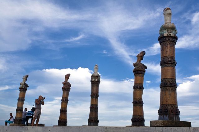 https://mdw-travel-data-us-east-1.s3.amazonaws.com/img/country/Brazil/Parque-das-Esculturas-Francisco-Brennand/img_01.jpg
