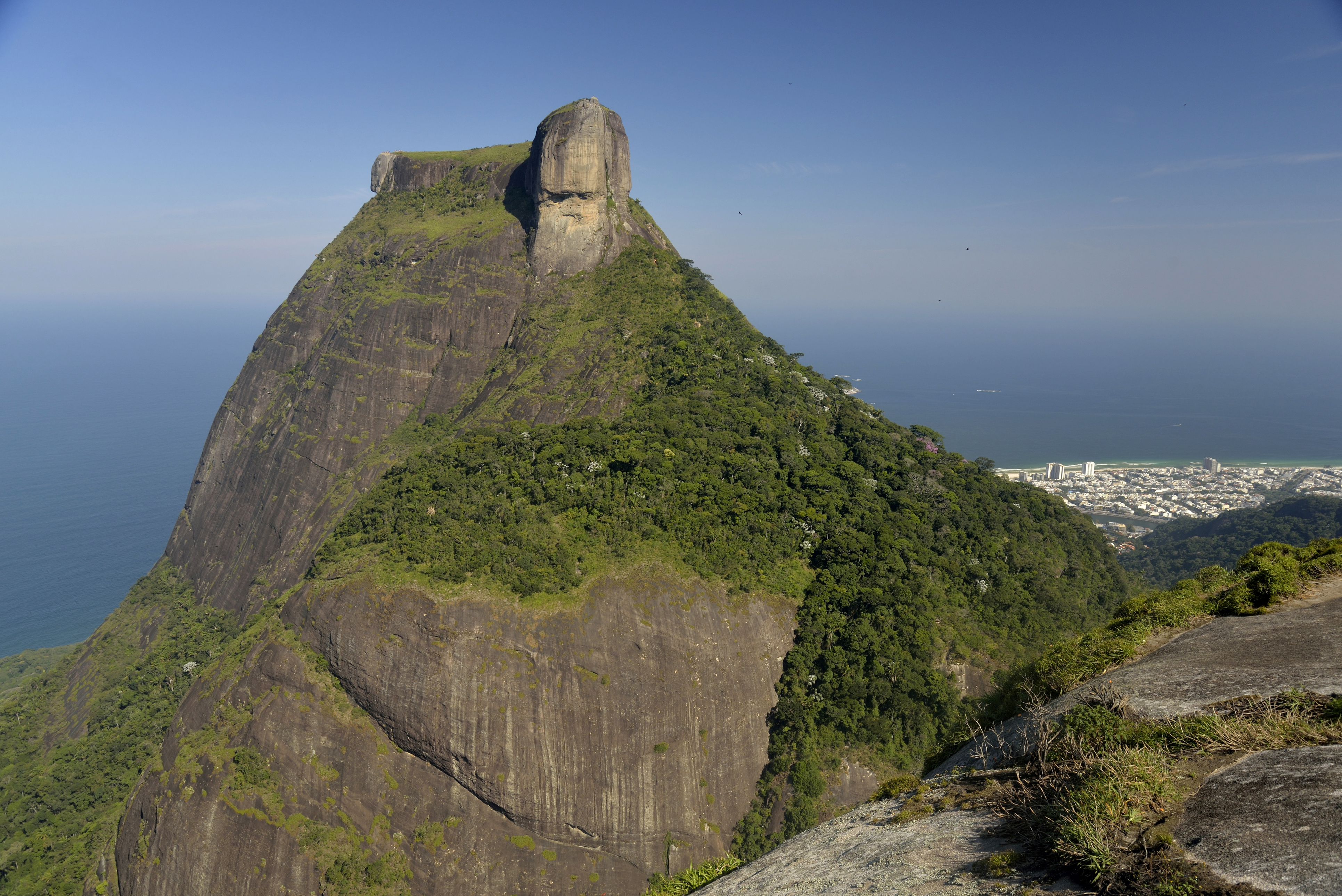 https://mdw-travel-data-us-east-1.s3.amazonaws.com/img/country/Brazil/Pedra-do-Frade/img_02.jpg