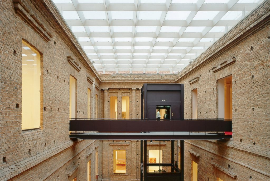 https://mdw-travel-data-us-east-1.s3.amazonaws.com/img/country/Brazil/Pinacoteca-do-Estado-de-Sao-Paulo/img_02.jpg