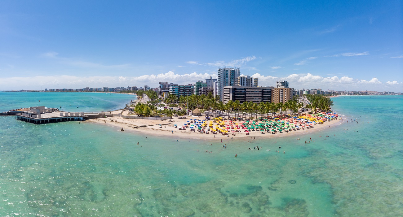 https://mdw-travel-data-us-east-1.s3.amazonaws.com/img/country/Brazil/Ponta-Verde-Beach/img_02.jpg