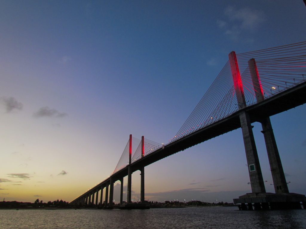 https://mdw-travel-data-us-east-1.s3.amazonaws.com/img/country/Brazil/Ponte-Newton-Navarro/img_01.jpg