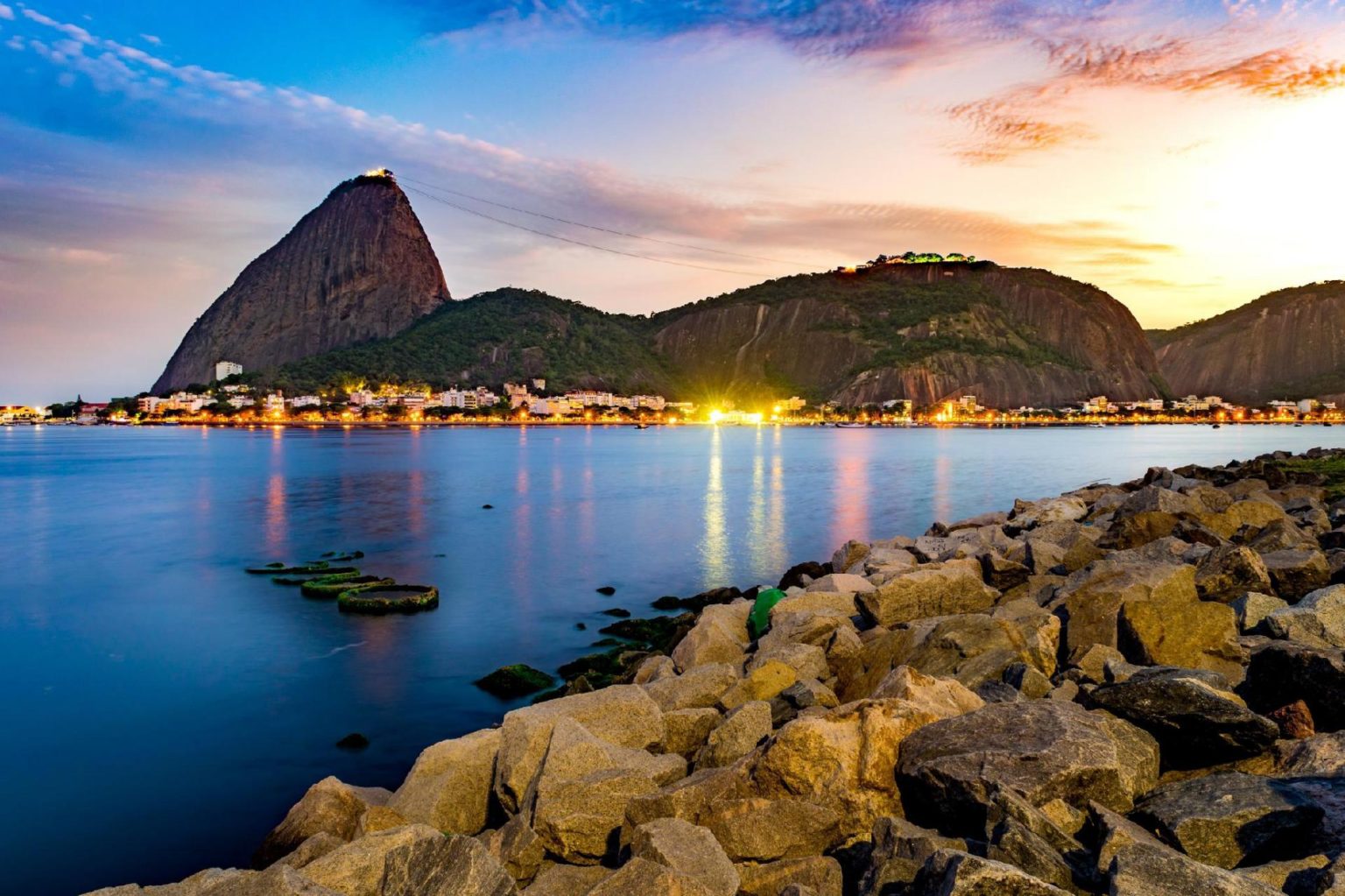 https://mdw-travel-data-us-east-1.s3.amazonaws.com/img/country/Brazil/Portal-da-Amazonia/img_02.jpg