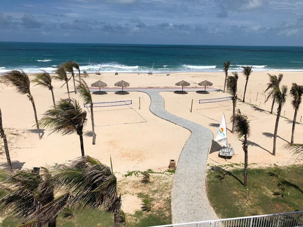 https://mdw-travel-data-us-east-1.s3.amazonaws.com/img/country/Brazil/Porto-das-Dunas-Beach/img_01.jpg