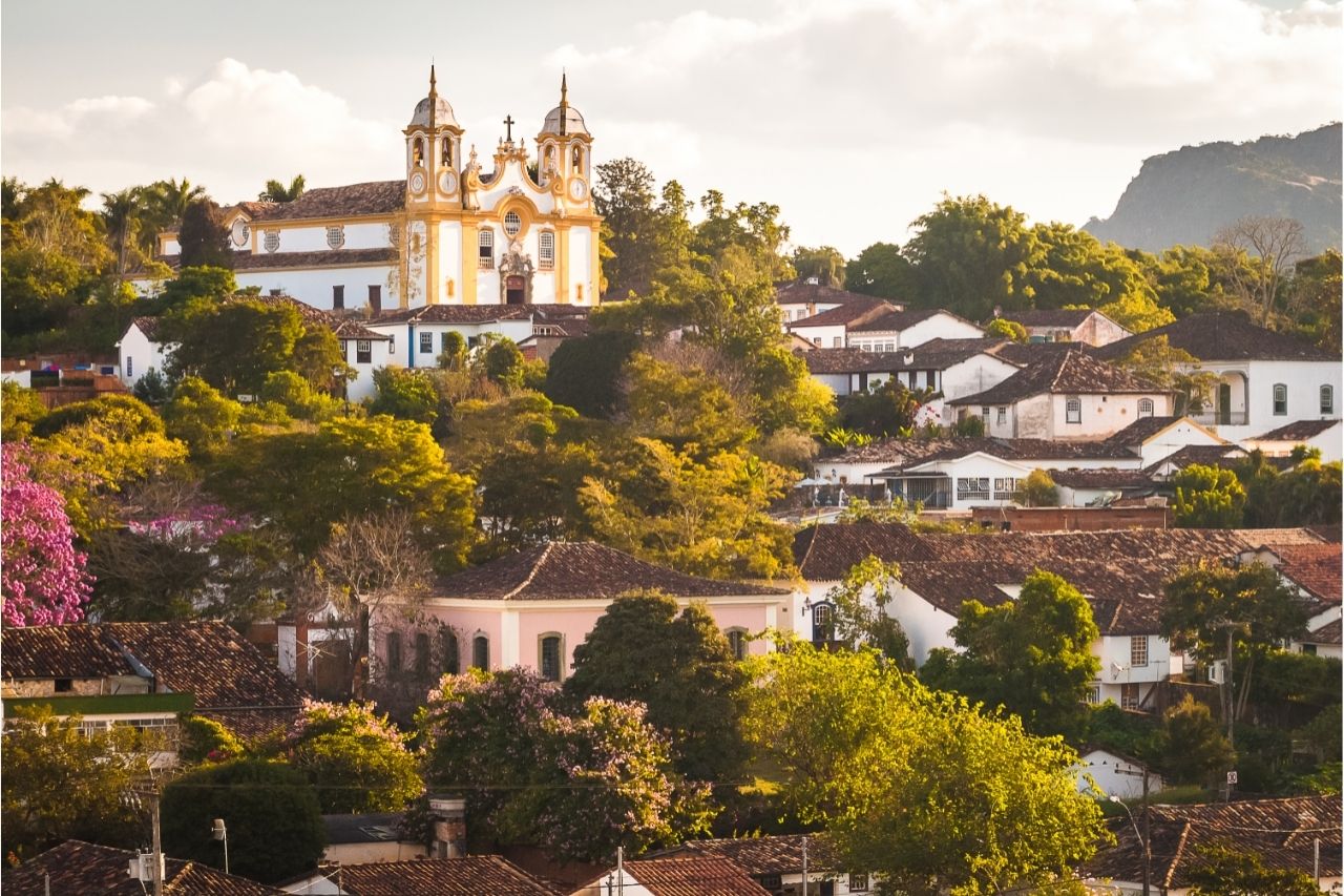 https://mdw-travel-data-us-east-1.s3.amazonaws.com/img/country/Brazil/Praca-Tiradentes/img_01.jpg