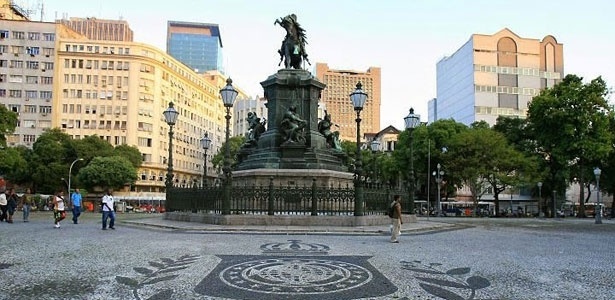 https://mdw-travel-data-us-east-1.s3.amazonaws.com/img/country/Brazil/Praca-Tiradentes/img_02.jpg