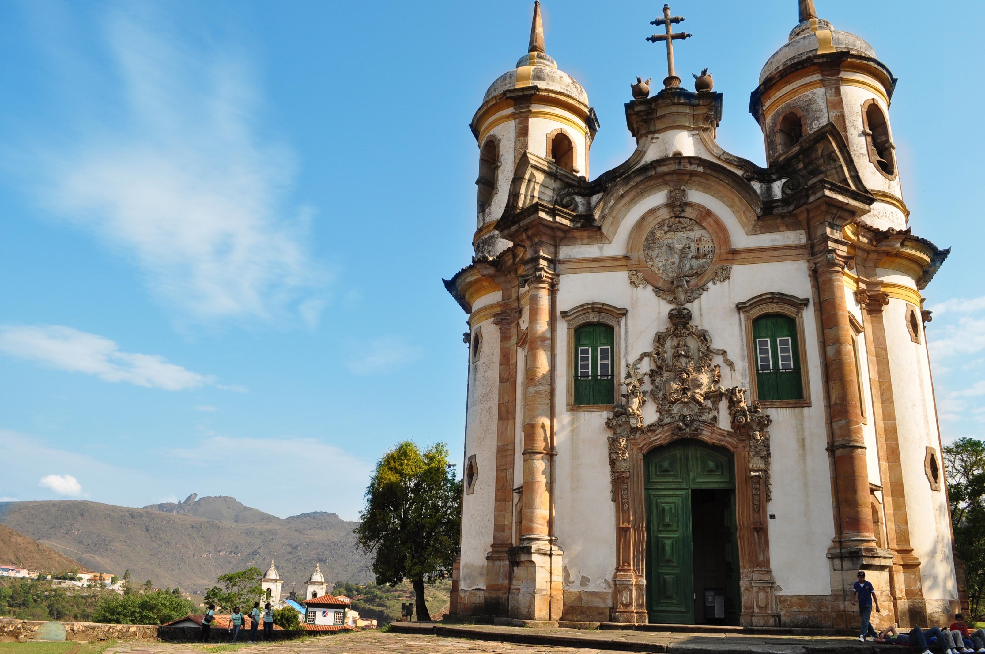 https://mdw-travel-data-us-east-1.s3.amazonaws.com/img/country/Brazil/Praca-da-Igreja-de-Sao-Francisco-de-Assis/img_00.jpg