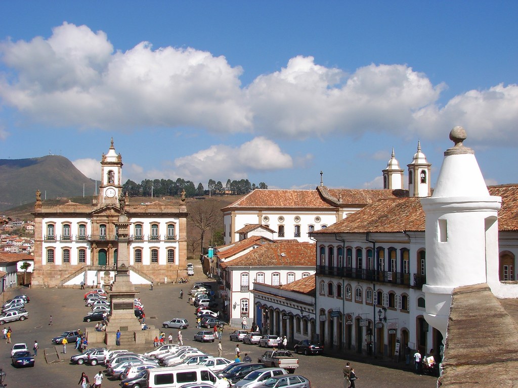 https://mdw-travel-data-us-east-1.s3.amazonaws.com/img/country/Brazil/Praca-da-UFOP/img_01.jpg