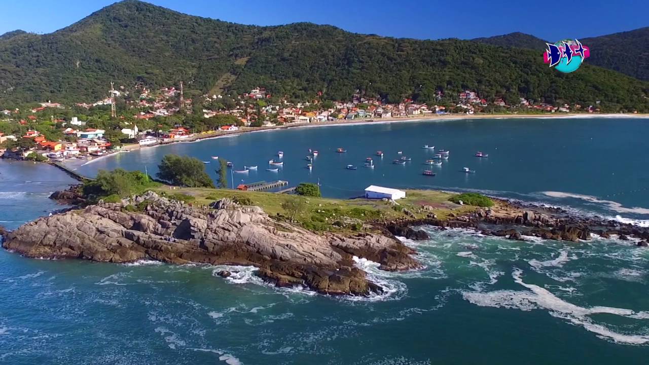 https://mdw-travel-data-us-east-1.s3.amazonaws.com/img/country/Brazil/Praia-da-Armacao/img_01.jpg