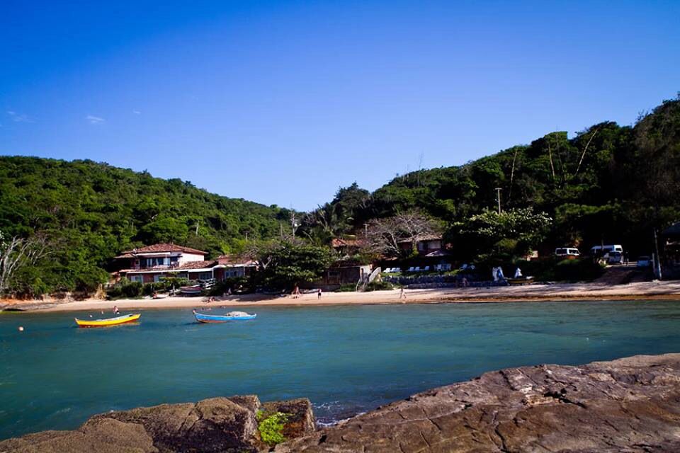 https://mdw-travel-data-us-east-1.s3.amazonaws.com/img/country/Brazil/Praia-da-Tartaruga/img_01.jpg