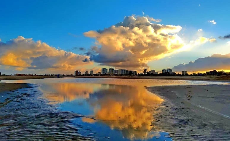 https://mdw-travel-data-us-east-1.s3.amazonaws.com/img/country/Brazil/Praia-de-Atalaia/img_02.jpg