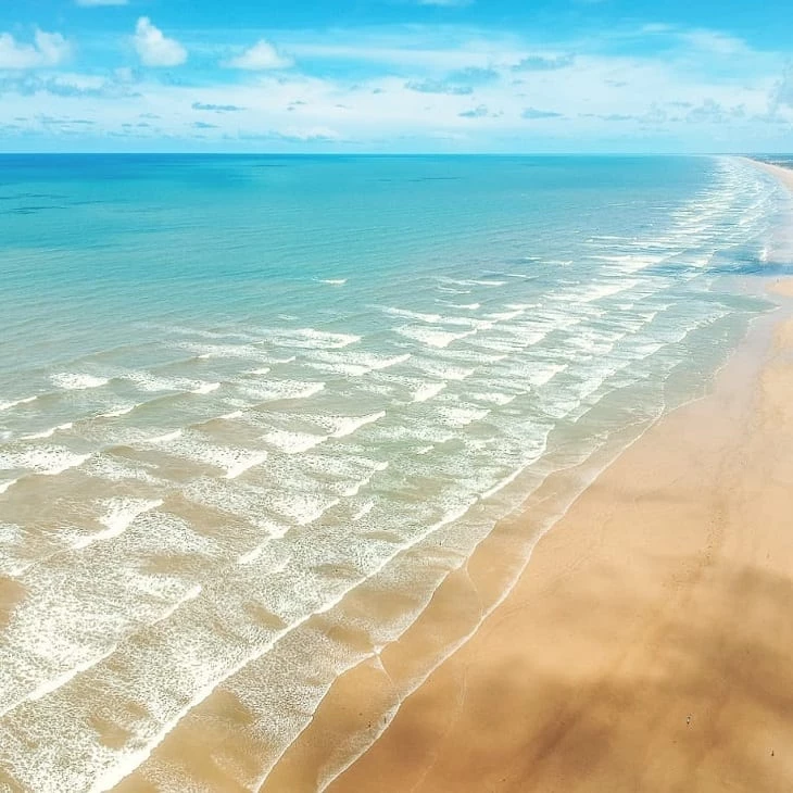 https://mdw-travel-data-us-east-1.s3.amazonaws.com/img/country/Brazil/Praia-de-Atalaia/img_04.jpg