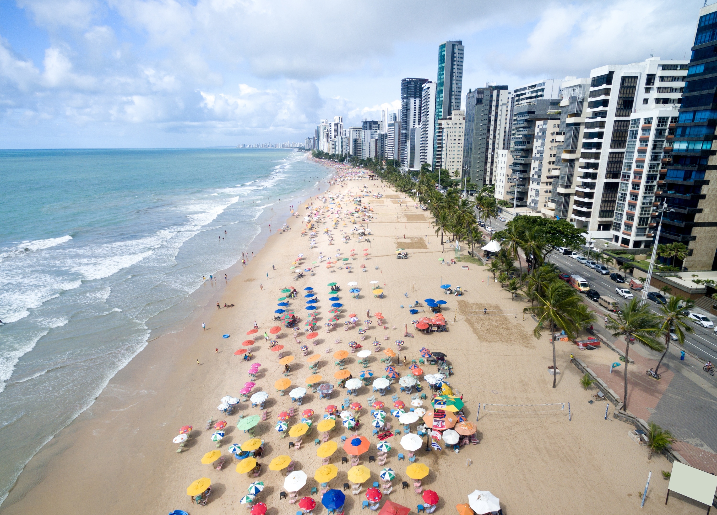 https://mdw-travel-data-us-east-1.s3.amazonaws.com/img/country/Brazil/Praia-de-Boa-Viagem/img_01.jpg