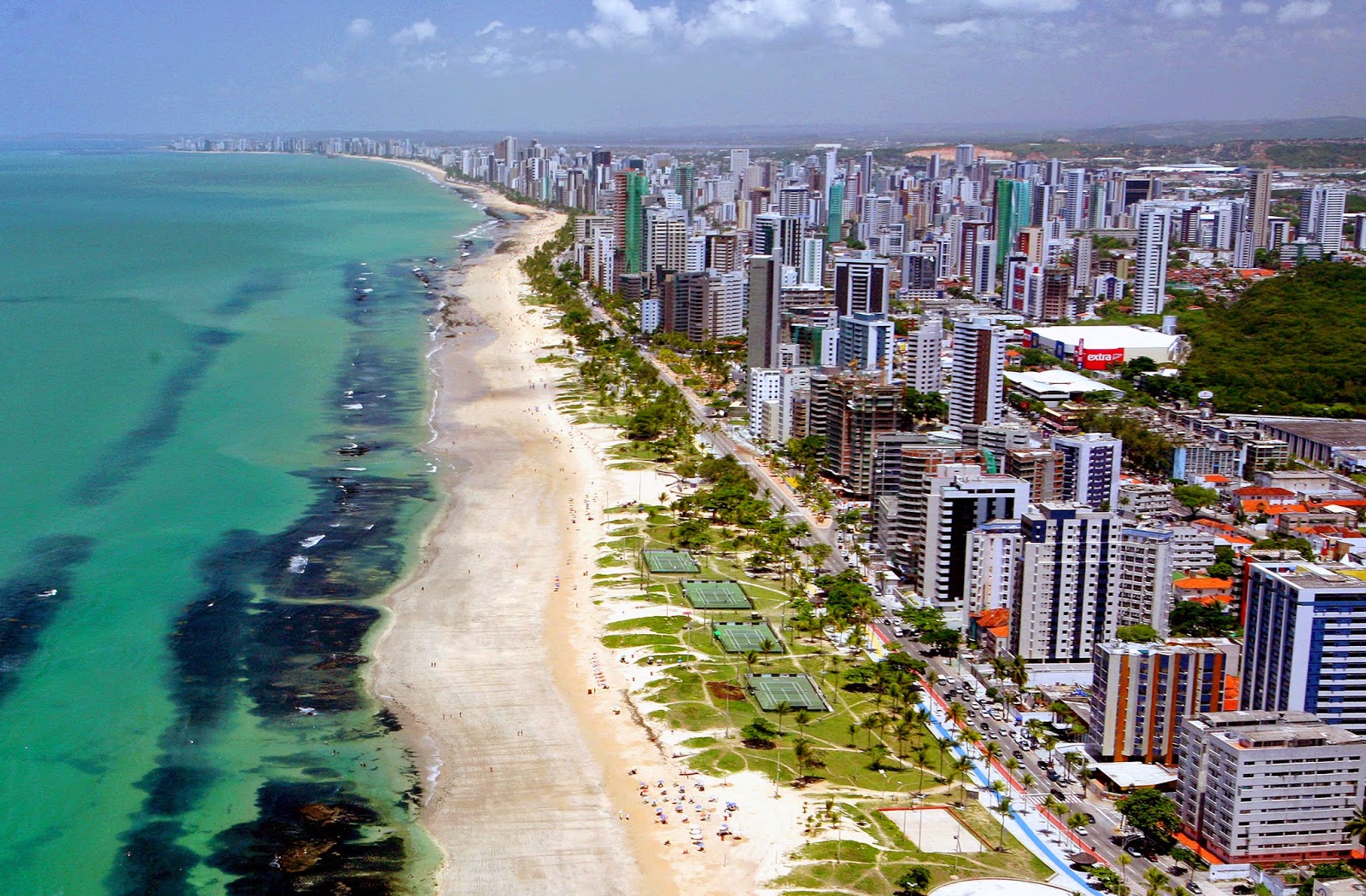 https://mdw-travel-data-us-east-1.s3.amazonaws.com/img/country/Brazil/Praia-de-Boa-Viagem/img_03.jpg