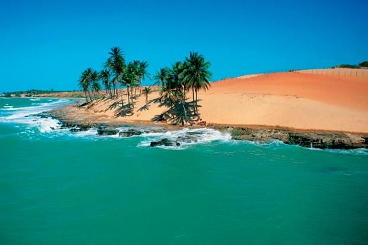 https://mdw-travel-data-us-east-1.s3.amazonaws.com/img/country/Brazil/Praia-de-Canoa-Quebrada/img_01.jpg