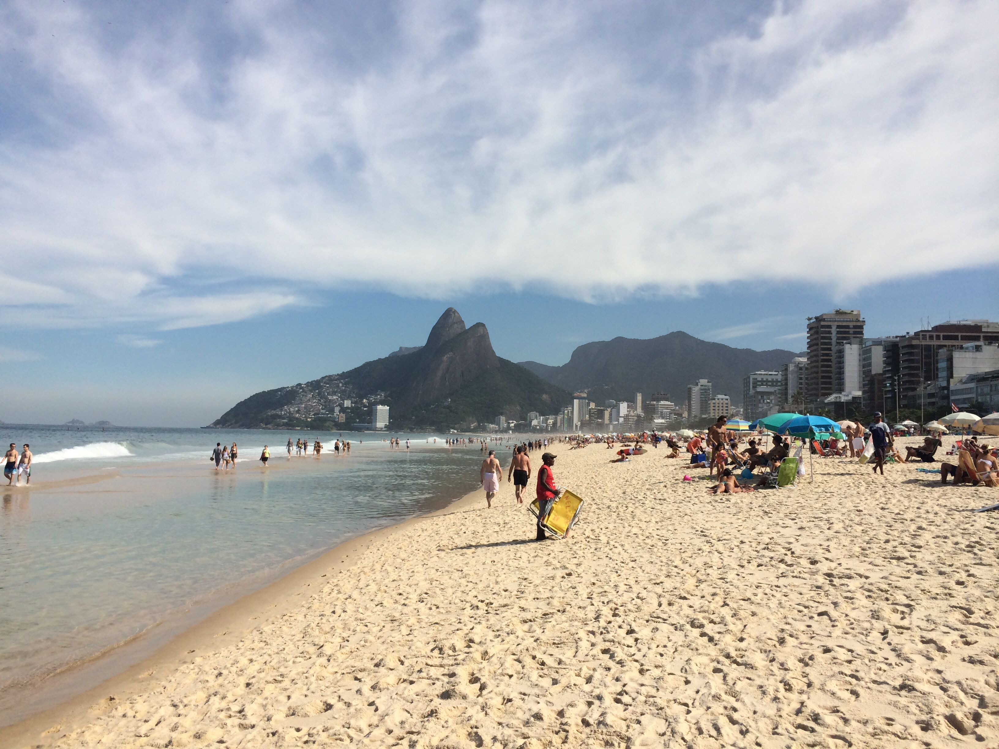 https://mdw-travel-data-us-east-1.s3.amazonaws.com/img/country/Brazil/Praia-de-Ipanema/img_02.jpg